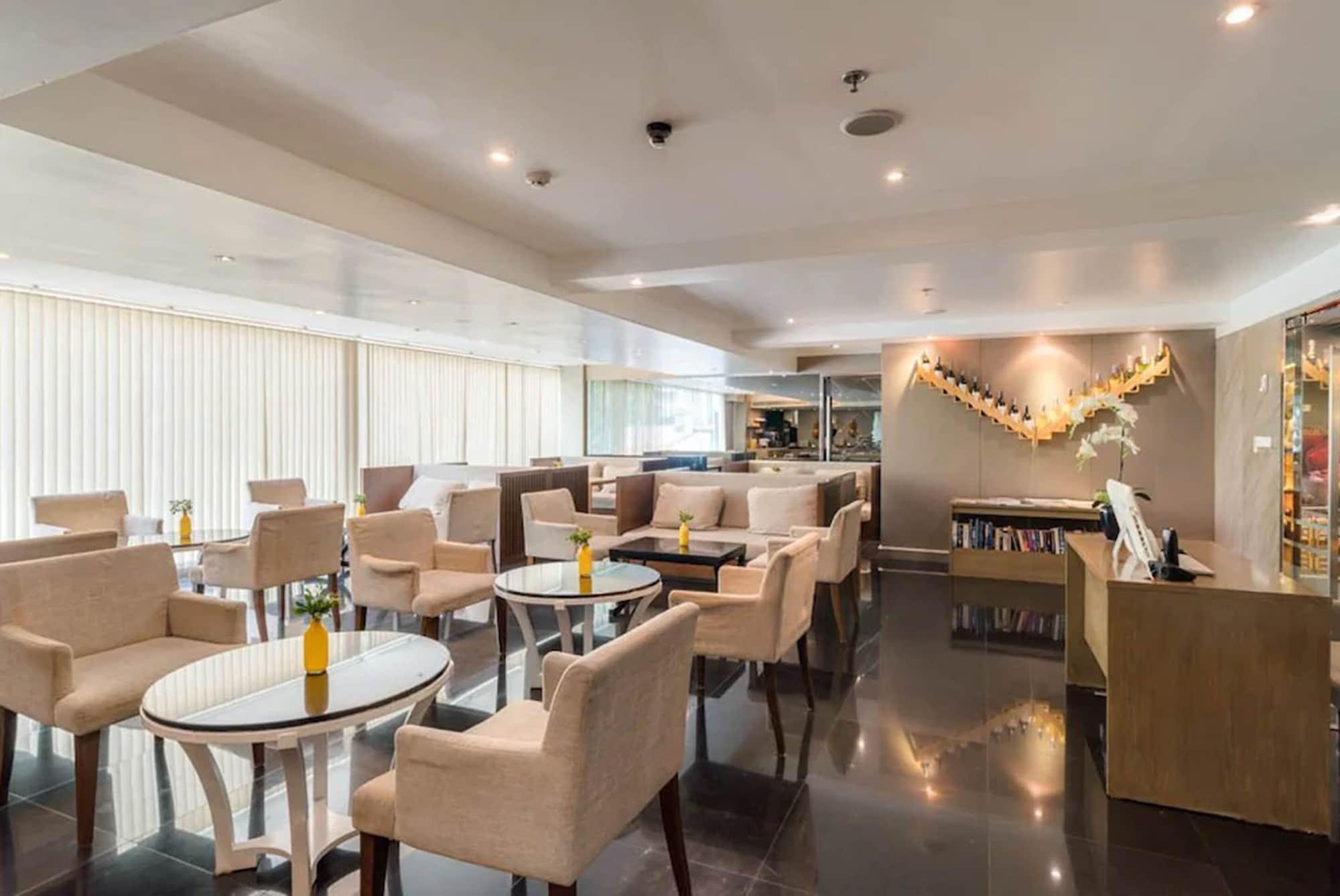 Furama Silom Hotel Бангкок Экстерьер фото