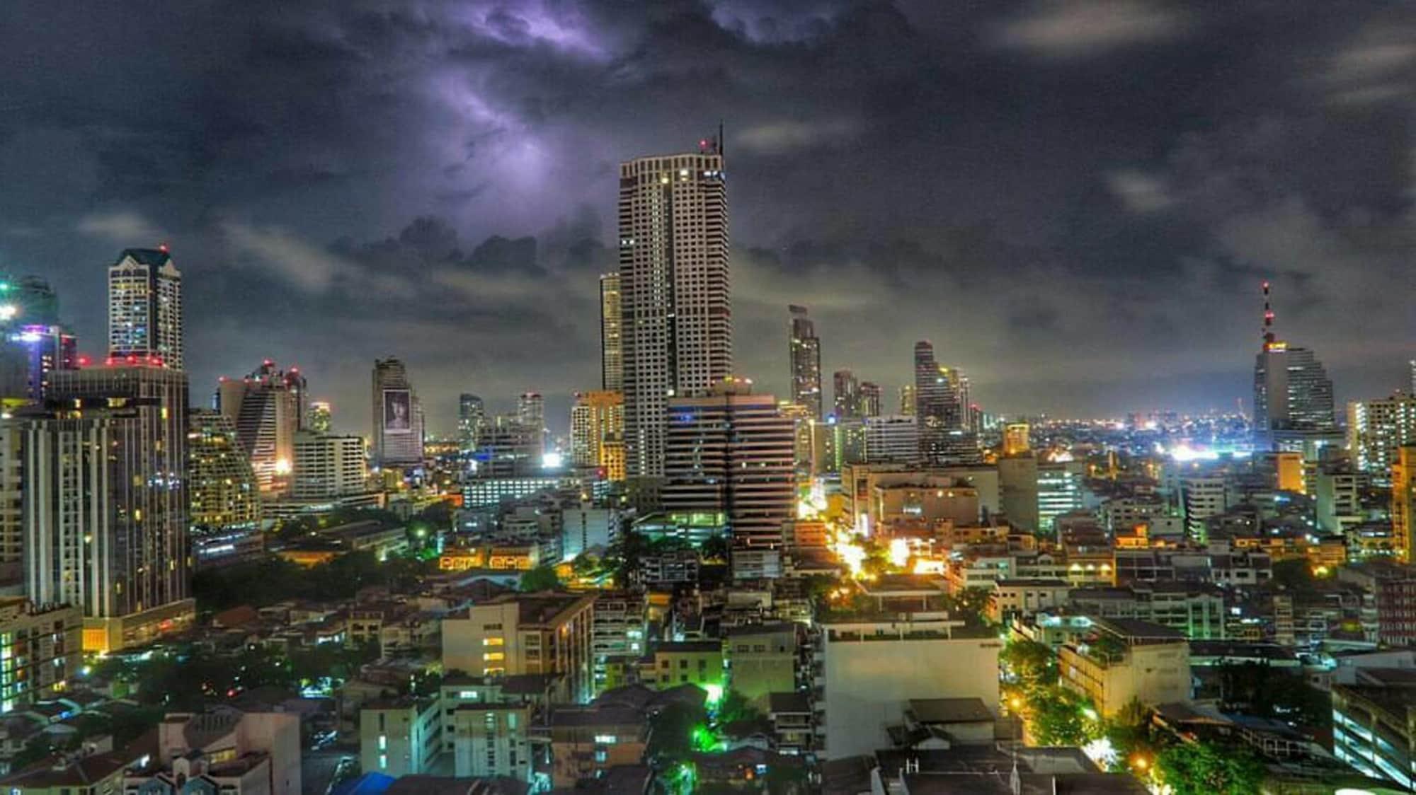 Furama Silom Hotel Бангкок Экстерьер фото