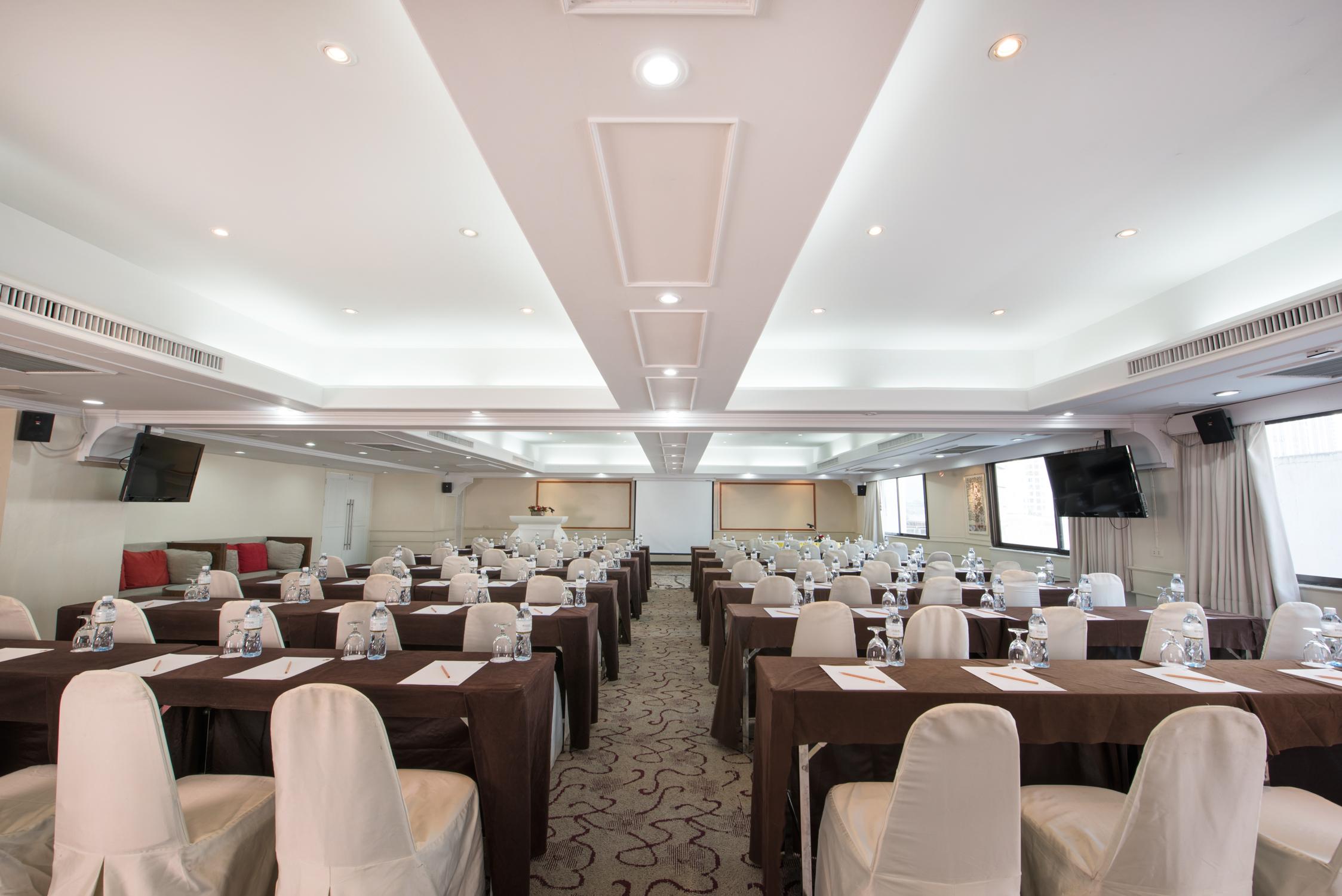 Furama Silom Hotel Бангкок Экстерьер фото
