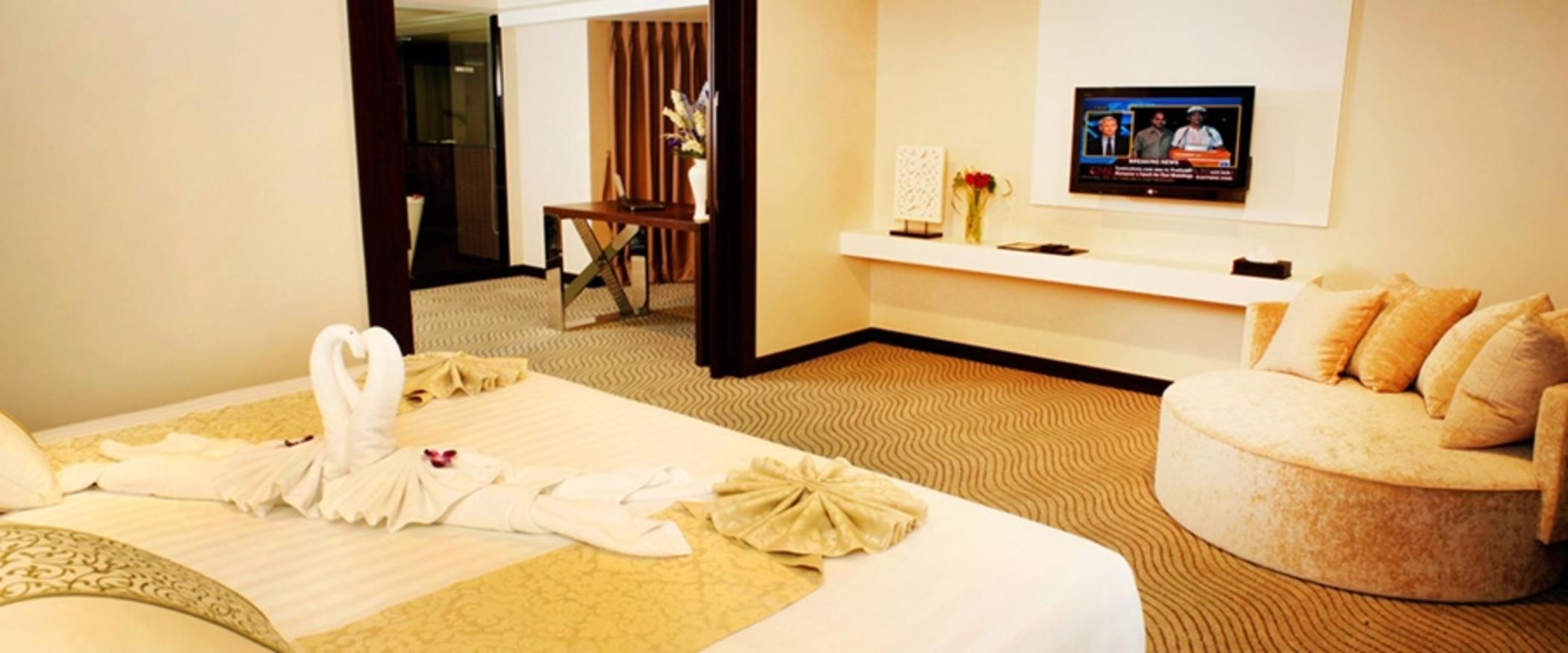 Furama Silom Hotel Бангкок Экстерьер фото