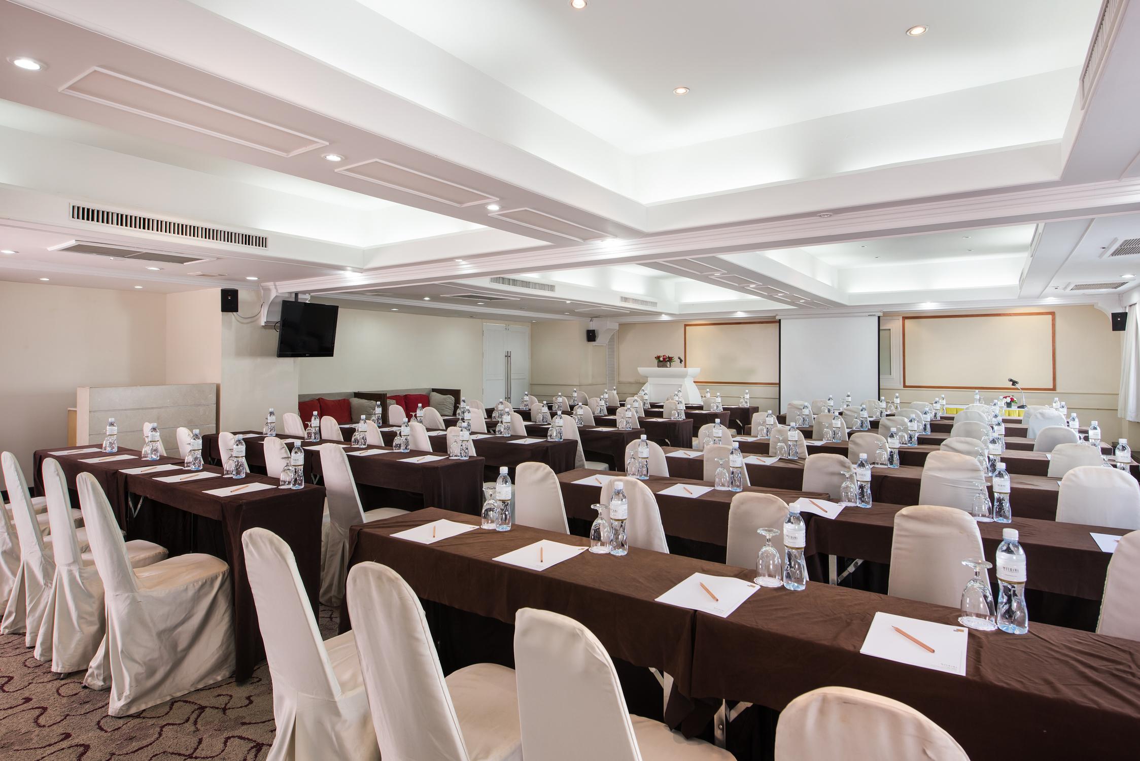 Furama Silom Hotel Бангкок Экстерьер фото