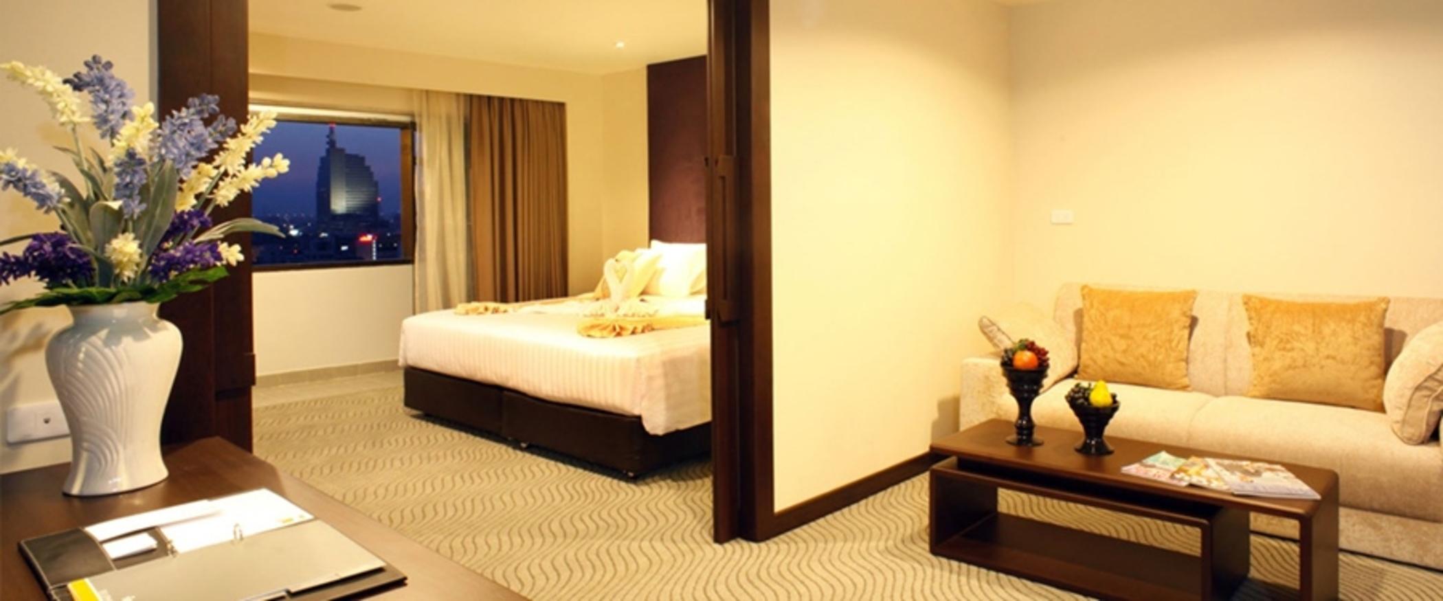 Furama Silom Hotel Бангкок Экстерьер фото