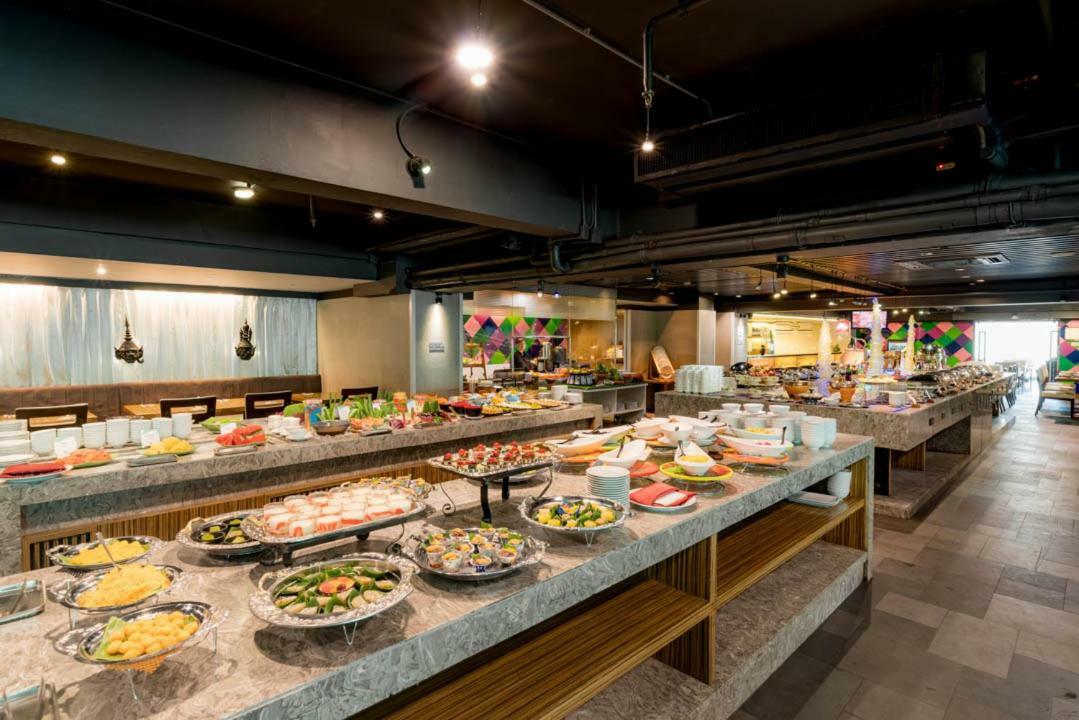 Furama Silom Hotel Бангкок Экстерьер фото