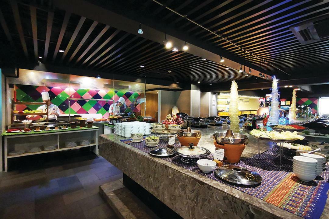 Furama Silom Hotel Бангкок Экстерьер фото